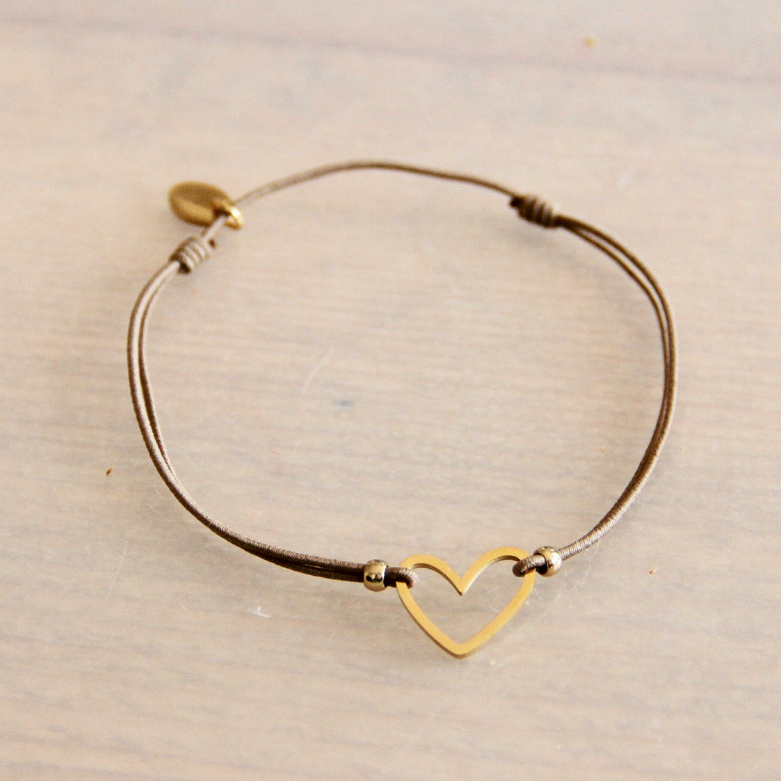 Elastisch armbandje met open hart