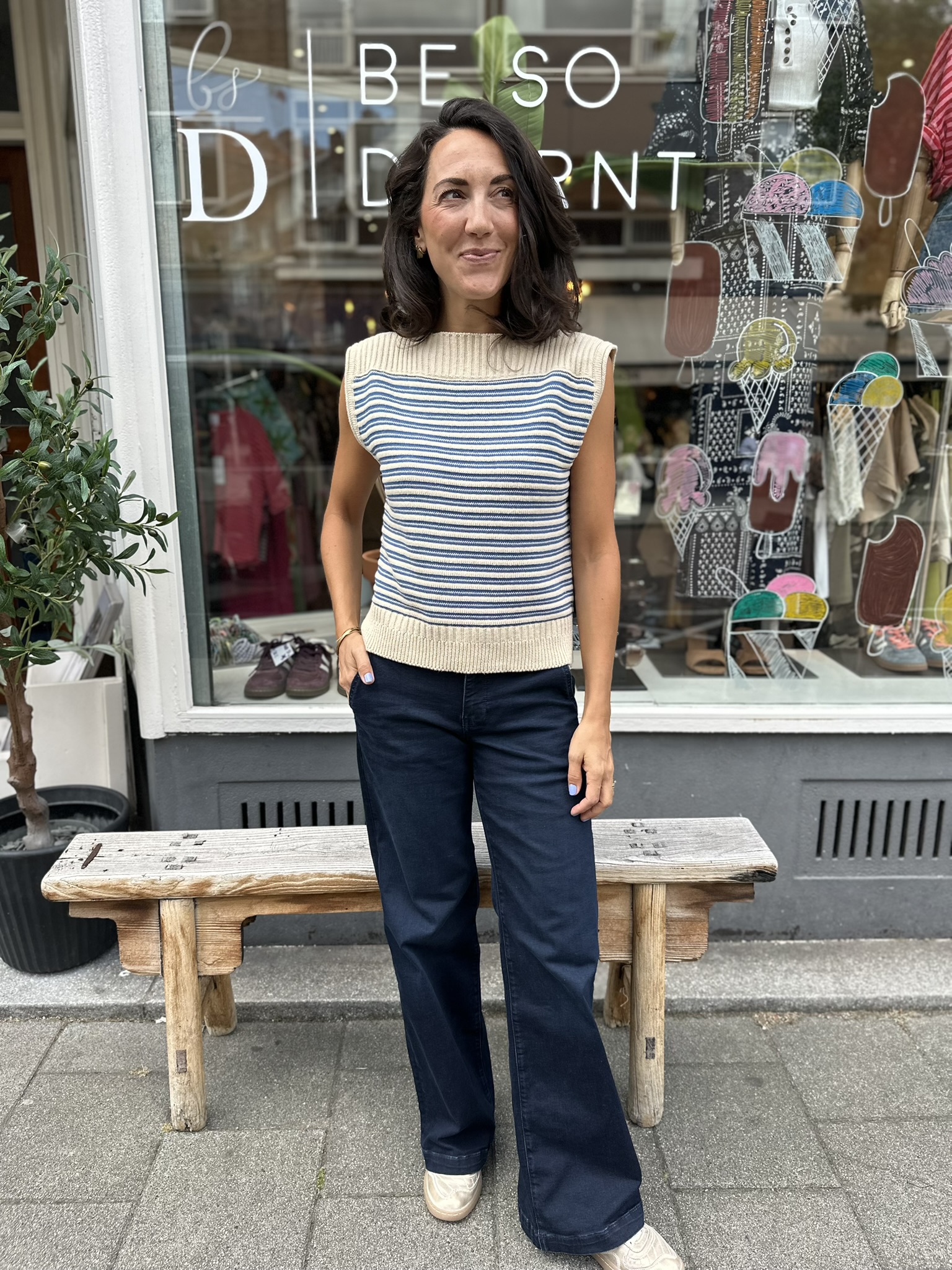 Viveca Chino L32