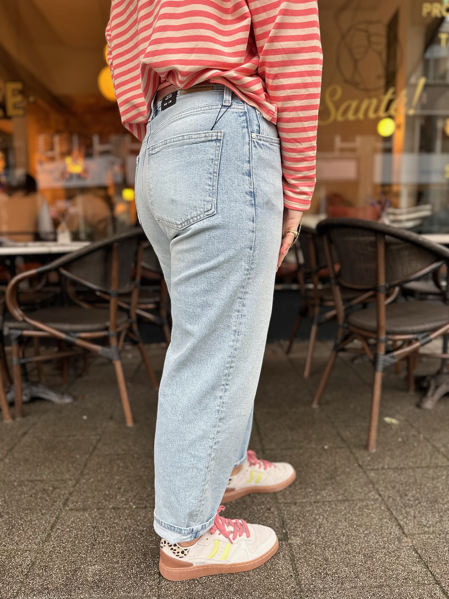 Leila Bleached 90s - L28