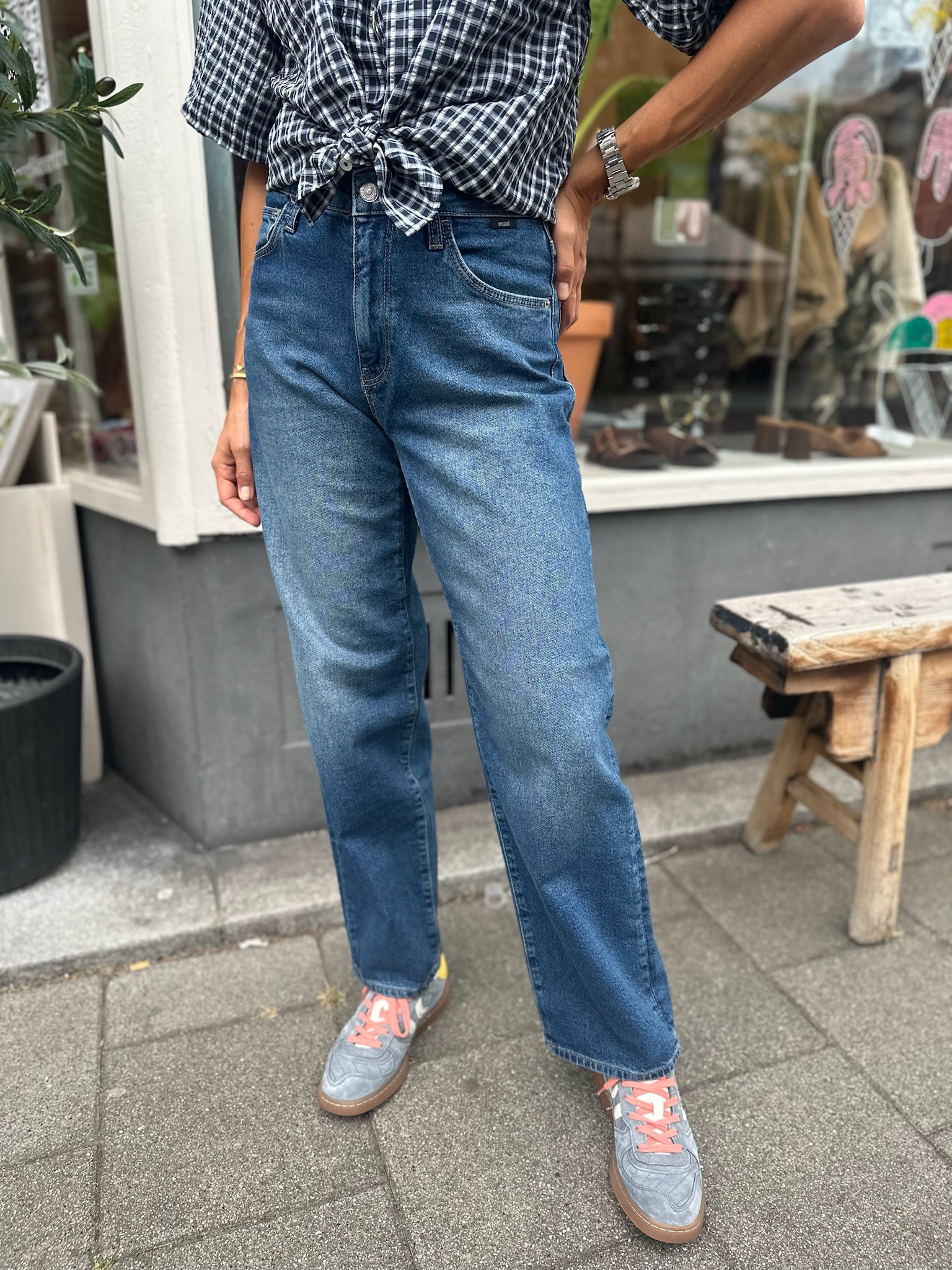 Leila Dark Vintage 90s L30