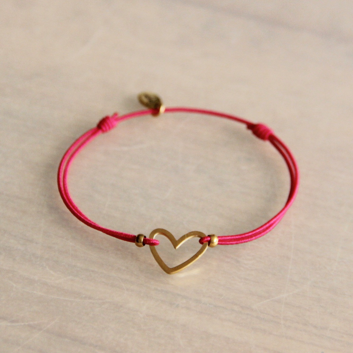 Elastisch armbandje met open hart