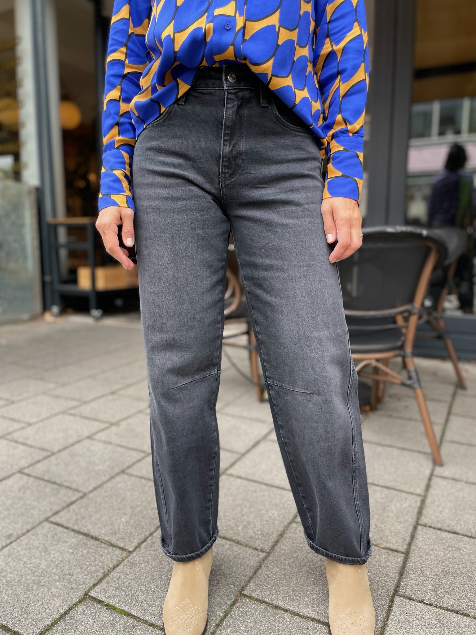 Leila With Cut Dark Smoke 90'S L30 Leila With Cut Dark Smoke 90'S L30