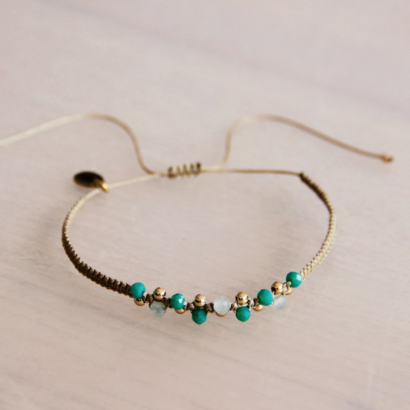 Armband Macrame Met Edelsteentjes