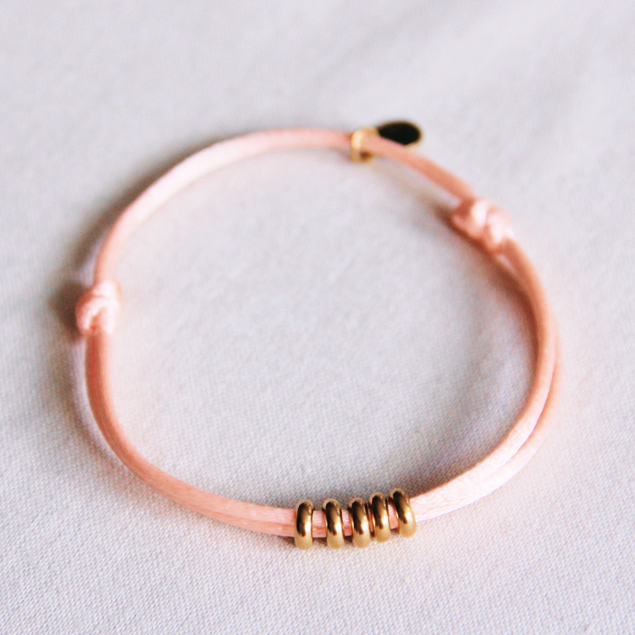 Satijnarmbandje met Ringen
